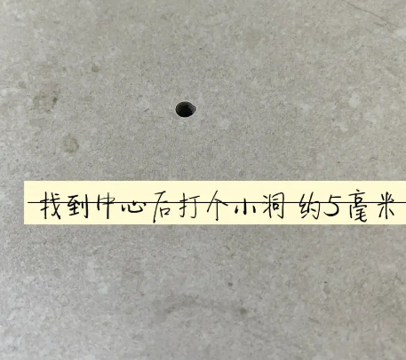 赤峰瓷砖空鼓维修公司专业解答在瓷砖铺贴过程中，如果砂料搅拌不均匀，将会带来以下问题