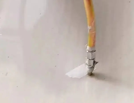 赤峰瓷砖空鼓维修公司专业解答在瓷砖铺贴过程中，如果使用的砂料过粗（如全部使用了粗砂），可能会导致以下问题