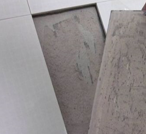 赤峰瓷砖空鼓维修公司分享瓷砖铺贴时如果打浆（即涂抹在瓷砖背面和基层上的砂浆或瓷砖胶）过少，会带来以下问题
